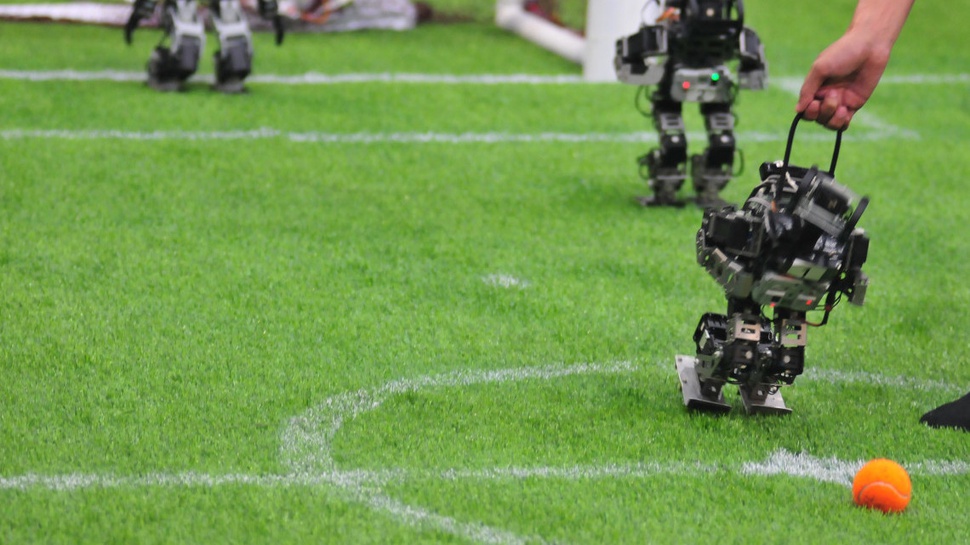 PENS Ciptakan Robot Humanoid 'Raksasa'