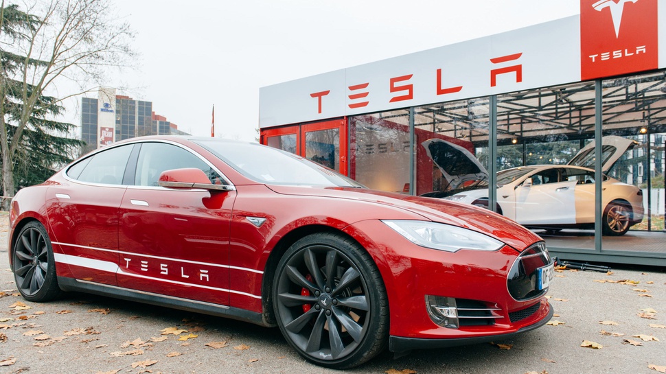Harga dan Spesifikasi Mobil Listrik Tesla Model 3 Standard Plus