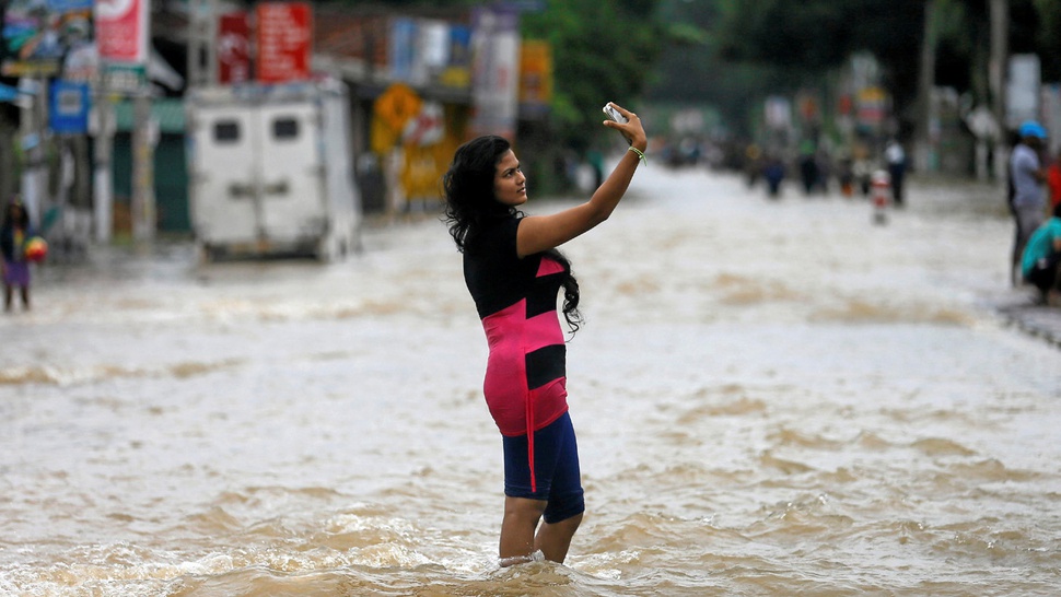 2016/05/20/SriLanka-Floods-Selfie-17052016copy_ratio-16x9.jpg