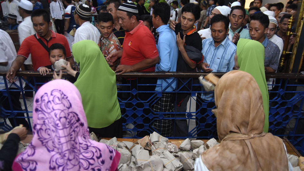 2016/06/08/TIRTO-Buka-Bersama-Masjid-Al-Akbar-Surabaya-060616-MRH-3.JPG