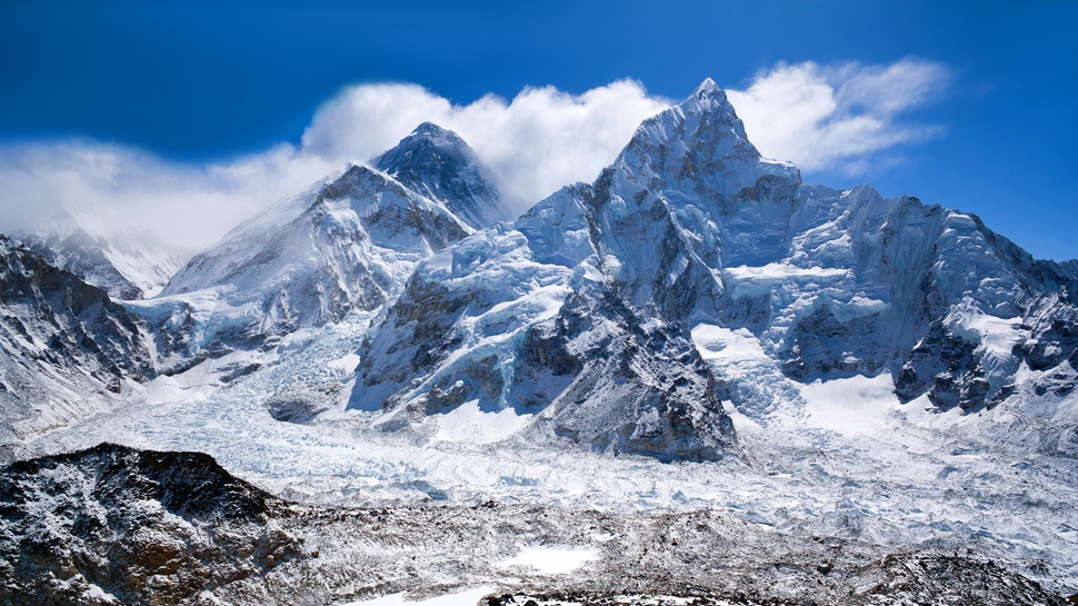 Everest Dipenuhi Sampah, dari Puluhan Tenda Hingga 8.000 Kg Tinja