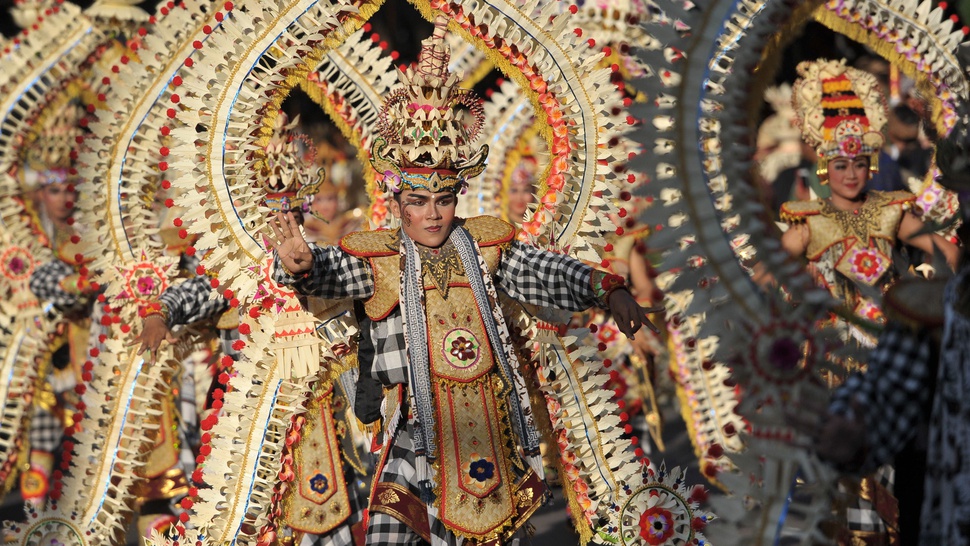Parade Pesta Kesenian Bali 