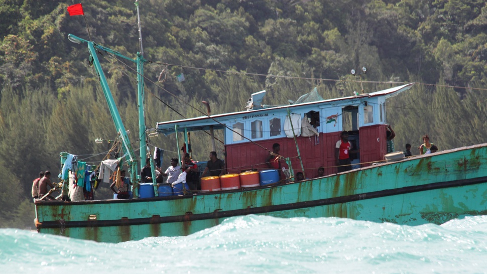 Imigran Srilanka Terombang-Ambing di Laut Aceh