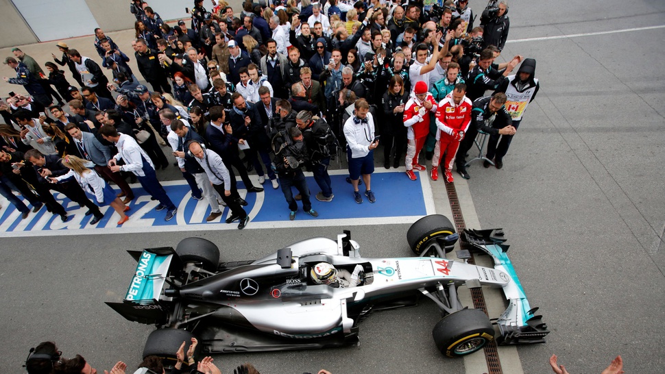 Lewis Hamilton Pulang Ke Inggris Untuk Perlombaan F1