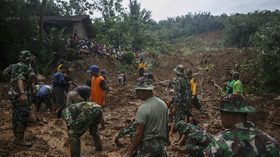 35 Meninggal Akibat Tanah Longsor dan Banjir di Jawa tengah