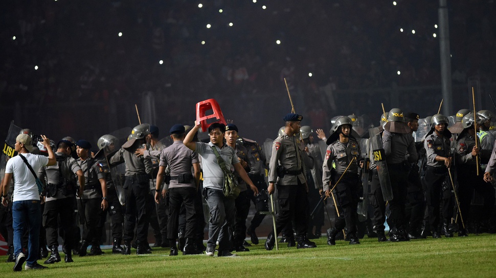 Ratusan Suporter Persija Diamankan Polisi 