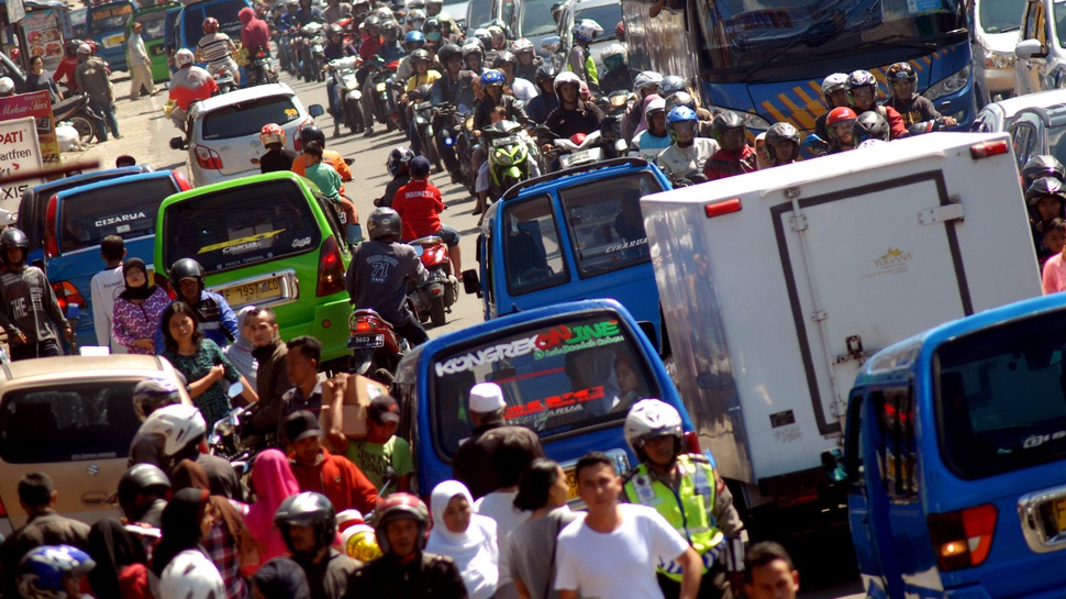 Polisi Berlakukan Jalur Satu Arah di Puncak Bogor