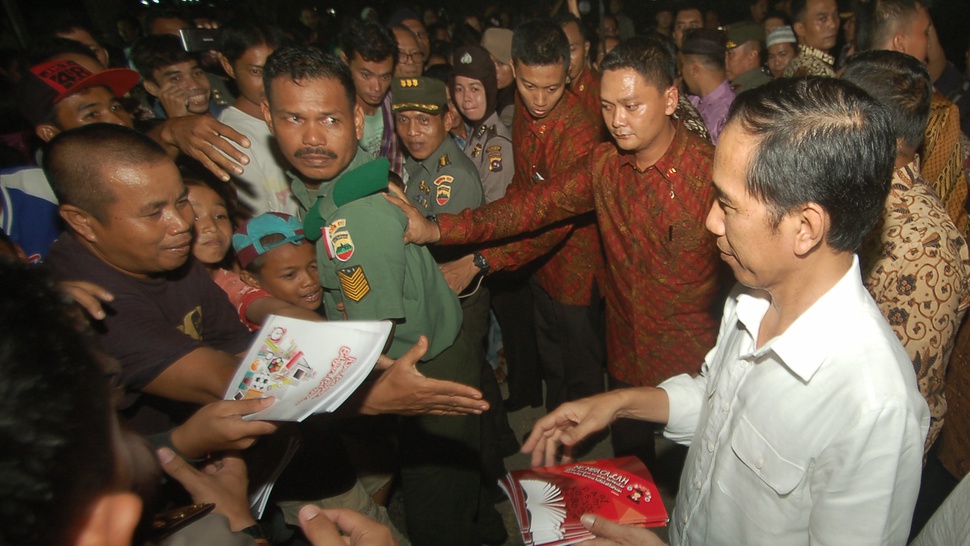 Akhir Pekan Jokowi Diisi dengan Belanja Buku Bareng Kahiyang