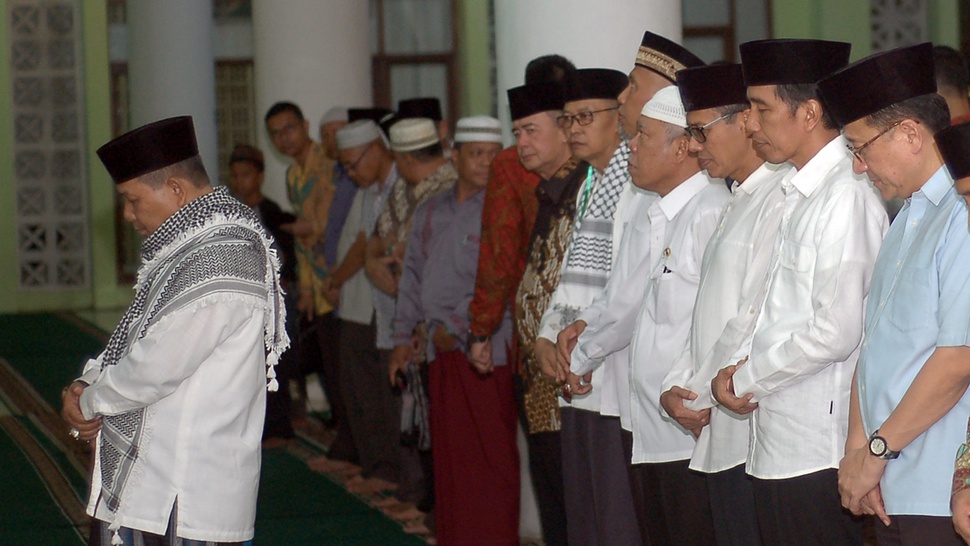 Jokowi Sholat Id Bersama Ribuan Warga Padang 