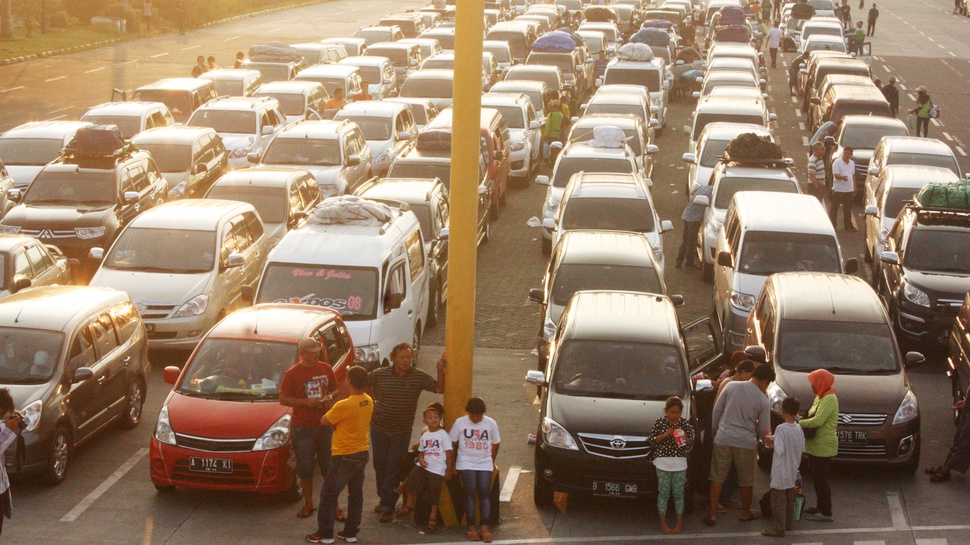 Ribuan Kendaraan Kembali ke Jawa Lewat Pelabuhan Bakauheni