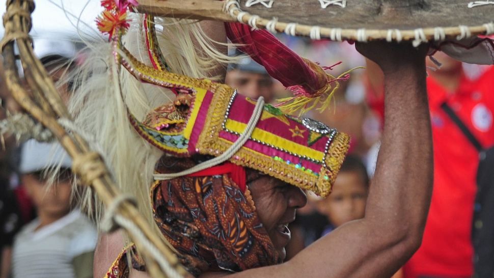 2016/07/10/TIRTO-tari-perang-caci--simbol-heroisme-dari-manggarai-06.JPG