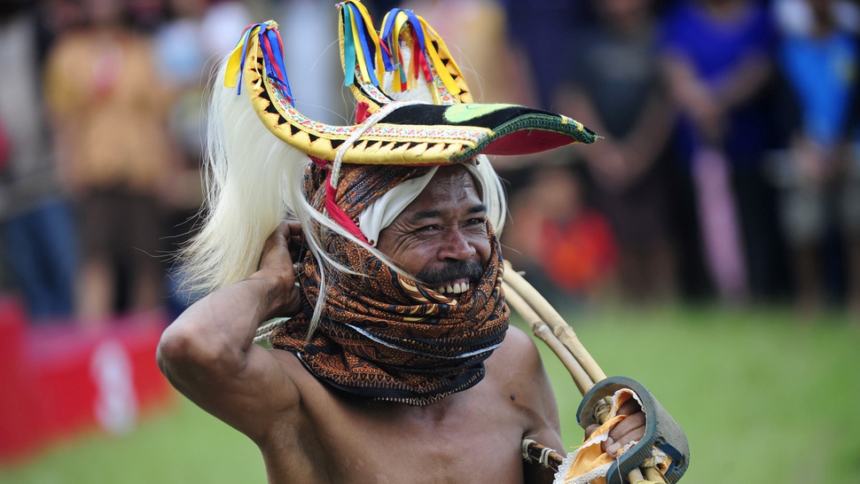 2016/07/10/TIRTO-tari-perang-caci--simbol-heroisme-dari-manggarai-11.JPG