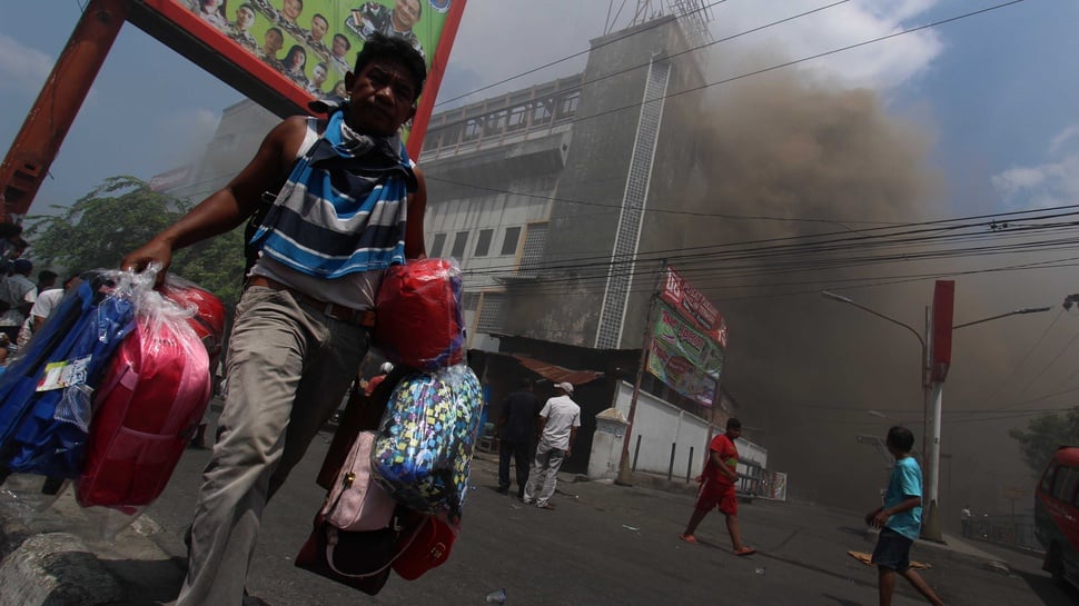 2016/07/12/TIRTO-antarafoto-kebakaran-pasar-aksara-medan-120726-sp-2.JPG