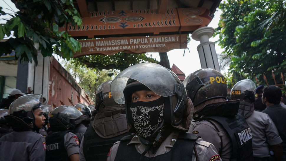 Pengamanan Berlebihan di Asrama Papua, Ada Instruksi Kapolri?