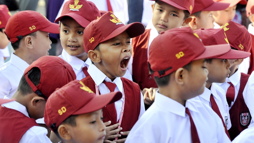2016/07/18/TIRTO-antarafoto-hari-pertama-sekolah-180716-yu-4.JPG