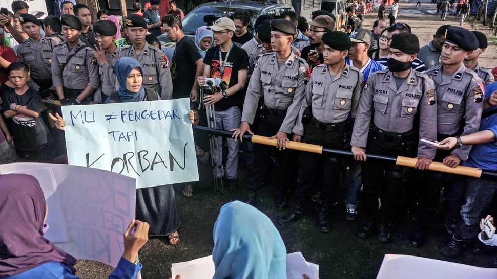 2016/07/29/TIRTO-Demo-Selamatkan-Marry-Utami-28072016-IZ-1.JPG