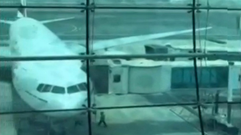 Pesawat Emirate Airline Terbakar di Bandara Dubai