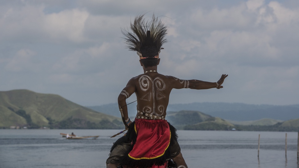 2016/08/05/TIRTO-pesta-nan-semarak-di-danau-sentani-01.JPG