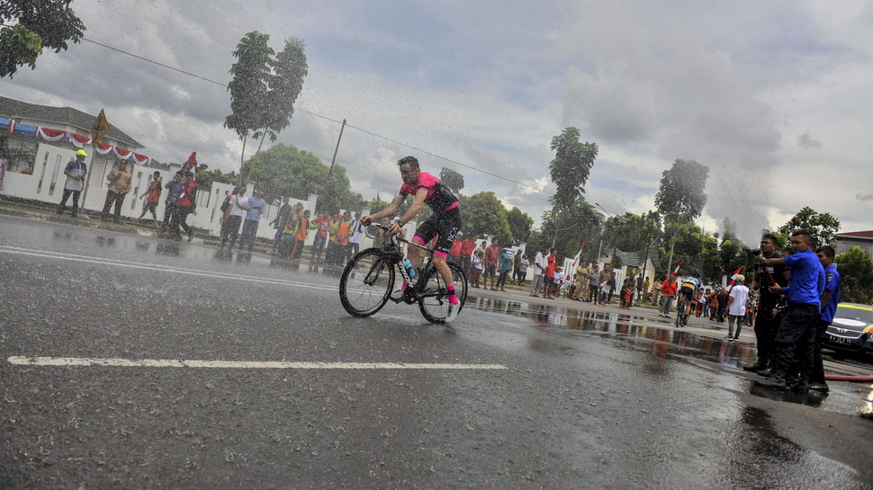 2016/08/08/TIRTO-antarafoto-etape-ketiga-tour-de-singkarak-080816-hma-6.JPG