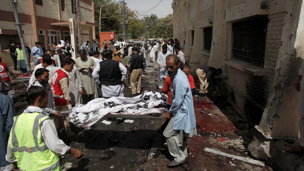 Serangan Bom Bunuh Diri di RS Pakistan Tewaskan 70 Orang 