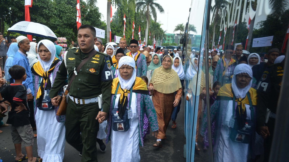 2016/08/08/TIRTO-antarafoto-pelepasan-calhaj-provinsi-banten-080816-lr-5.JPG