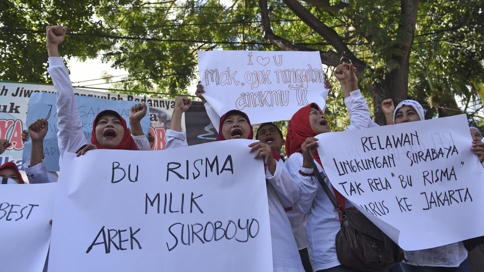 2016/08/09/TIRTO-antarafoto-aksi-tolak-risma-ke-jakarta-090816-zk-1.JPG