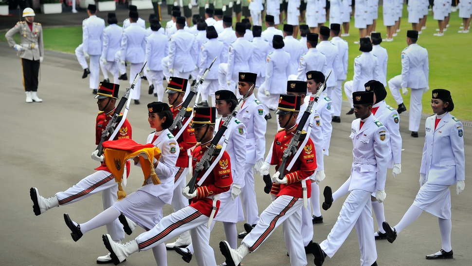 Jokowi Kukuhkan Pasukan Pengibar Bendera Pusaka