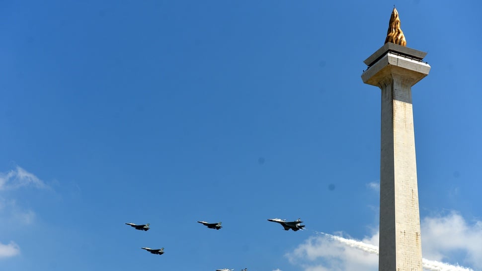 Jet Tempur TNI AU Atraksi di Langit Jakarta