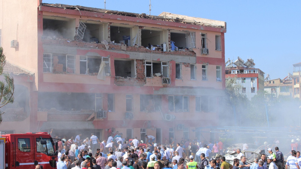 Dua Serangan Bom di Kantor Polisi Turki
