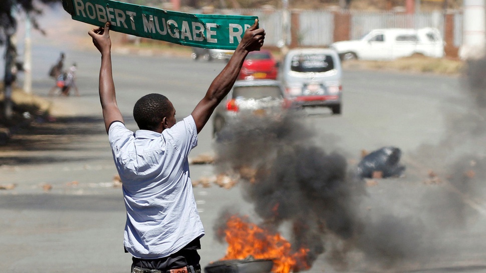 2016/08/26/TIRTO-antarafoto-zimbabwe-protest-26082016.JPG