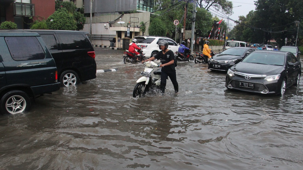 30 Jalan Umum di Jakarta Barat Tergenang Banjir
