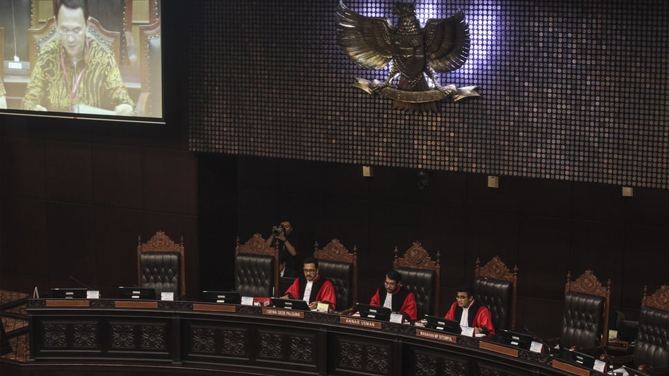 2016/08/31/TIRTO-antarafoto-sidang-uji-materi-uu-pilkada-310816-adm-3.JPG