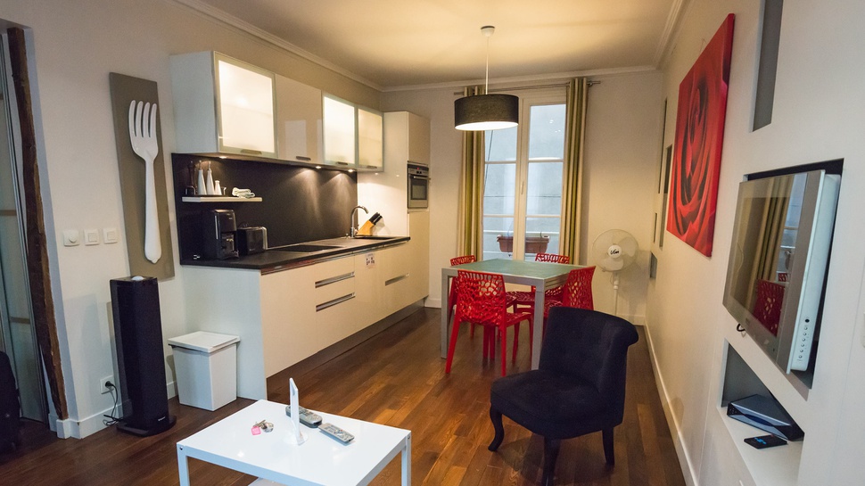 Perang Airbnb Versus Hotel