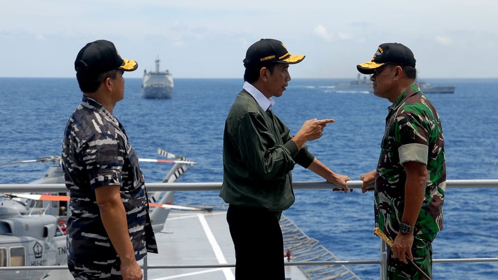 Jokowi Saksikan Latihan Armada Jaya 