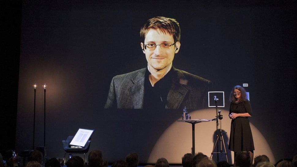 Jangan Lupa, Edward Snowden Itu Seorang Rektor