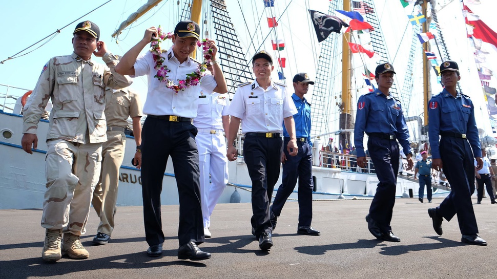 2016/09/20/TIRTO-antarafoto-dewaruci-asean-cadet-sail-200916-smt-2.JPG