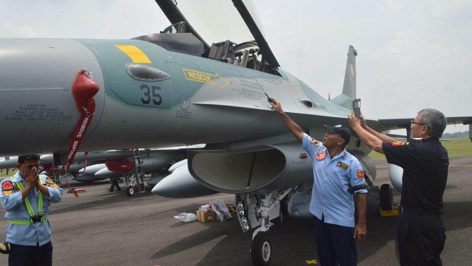 AS Hibahkan 24 Pesawat F-16, Dua Sudah Tiba di Iswahjudi