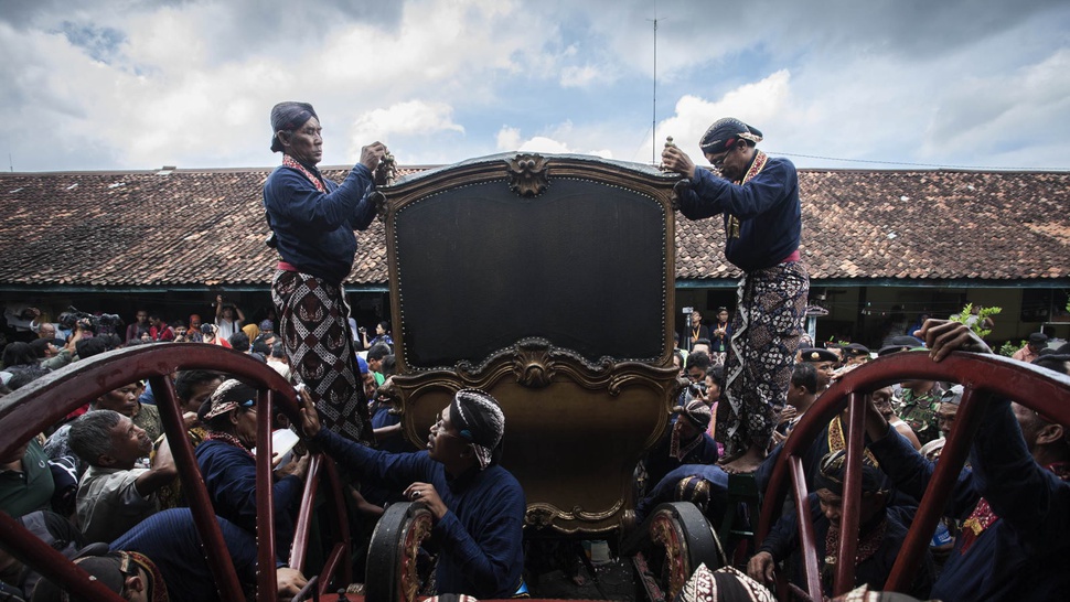 Tradisi Mencuci Kereta Keraton Yogyakarta