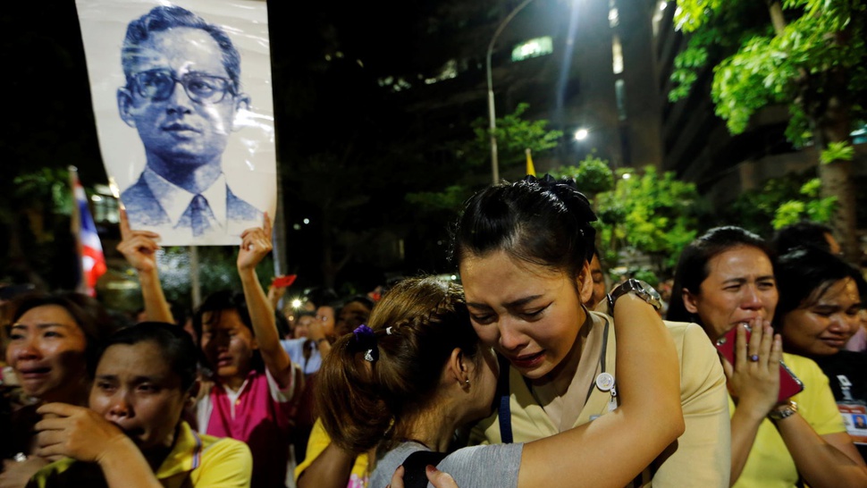 2016/10/13/TIRTO-antarafoto-king-bhumibol-died-thailand-131016.JPG