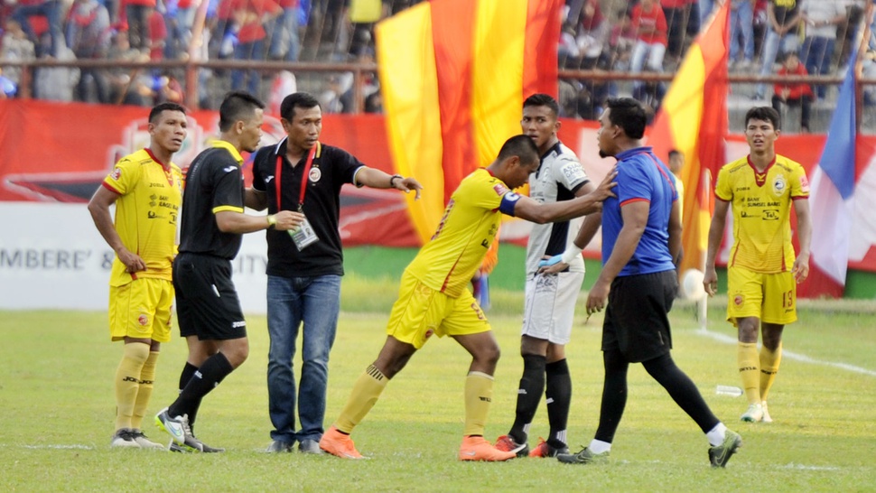 Enam Wasit Asing untuk Liga 1 Telah Tiba di Indonesia