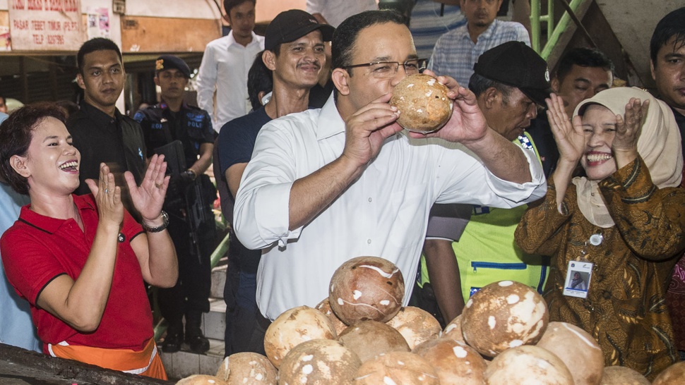 Kampanye Perdana, Anis Baswedan Blusukan ke Pasar Tebet