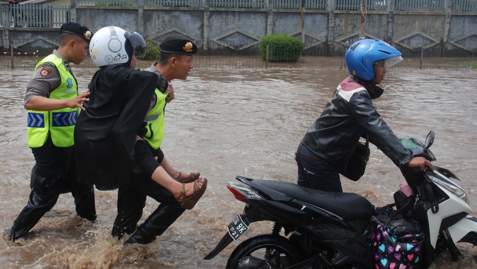 Kawasan Stasiun Bandung Terendam Banjir