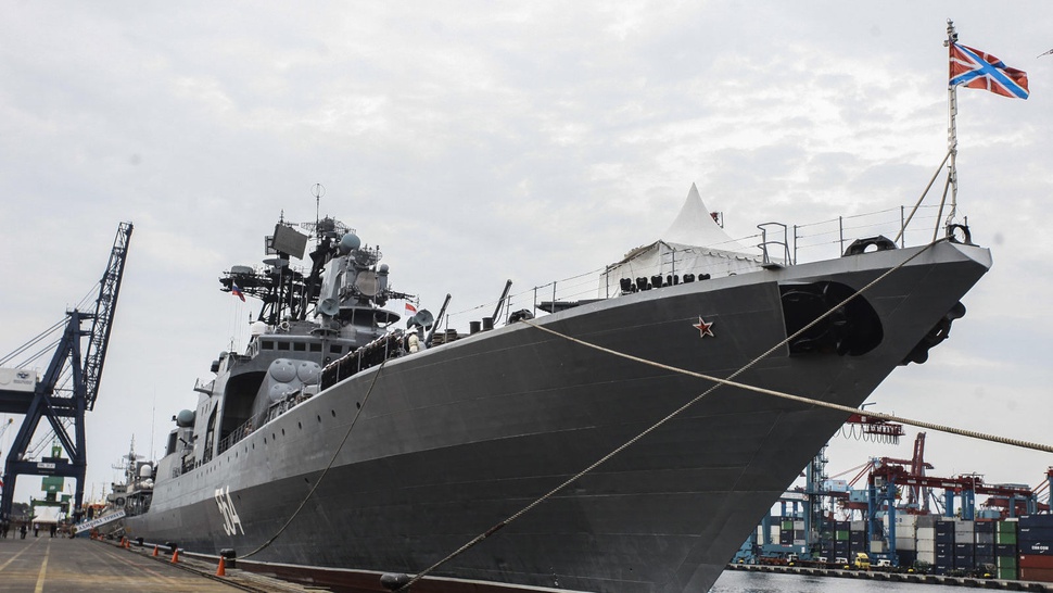 Kapal Perang Rusia di Teluk Jakarta