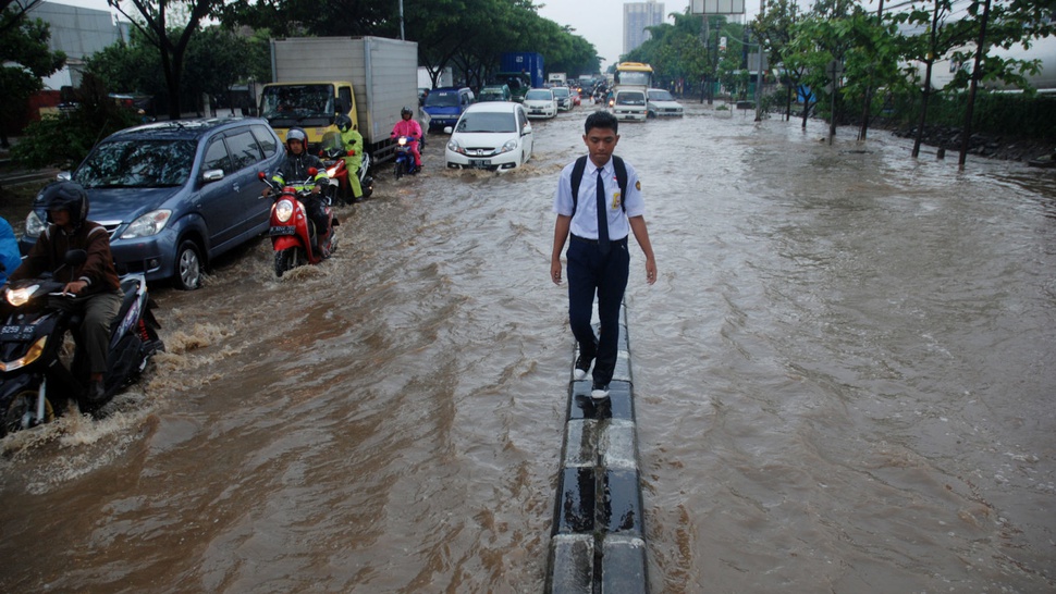 Banjir di Bandung Utara Sebabkan Lalu Lintas di Kota Bandung Macet