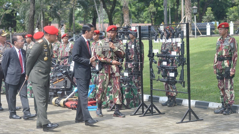 2016/11/10/TIRTOID-antarafoto-presiden-beri-arahan-kepada-kopassus-101116-ym-3.JPG