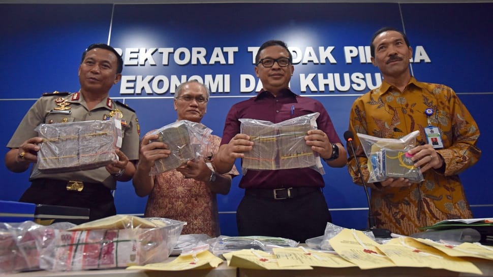 2016/11/11/TIRTOID-antarafoto-rlisi-kasus-pungli-111116-wpa-1.JPG