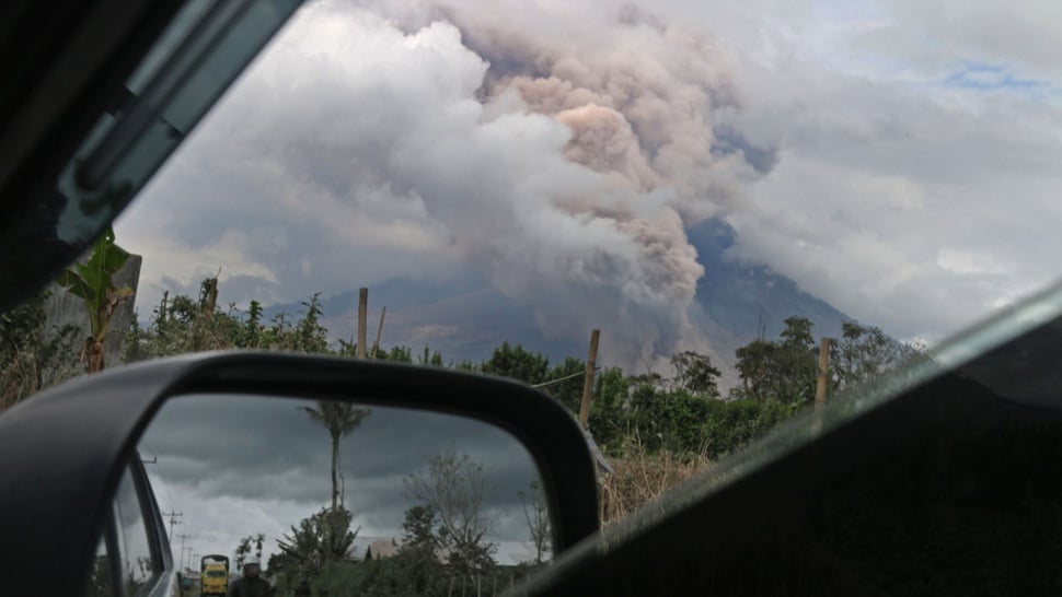 2016/11/12/TIRTOID-antarafoto-erupsi-sinabung-121116-im-1.JPG