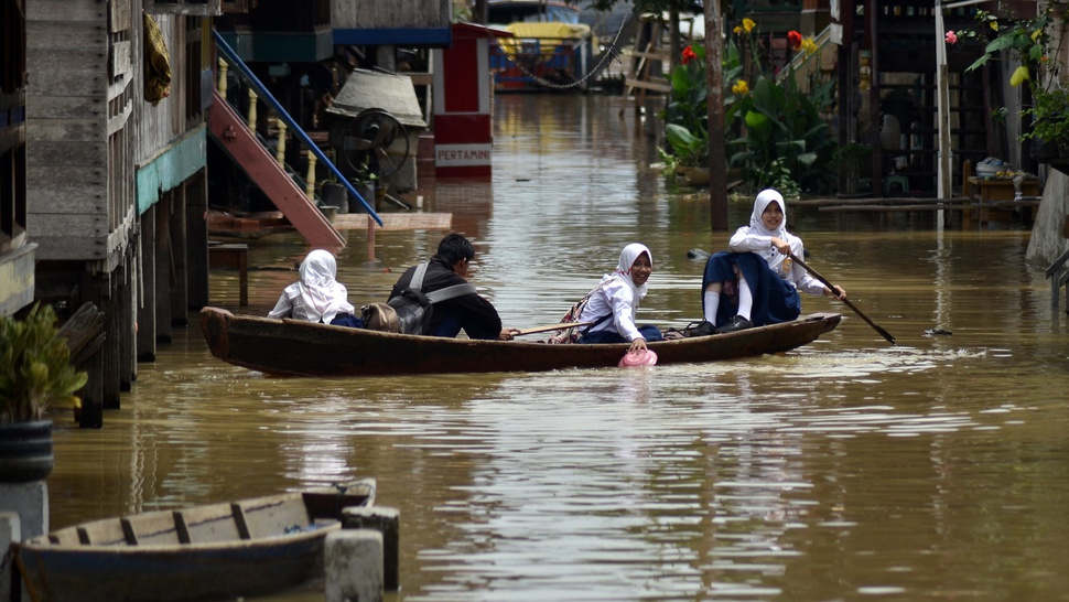 2016/11/21/TIRTOID-antarafoto-beradaptasi-dengan-banjir-211116-ws-5_ratio-16x9.JPG