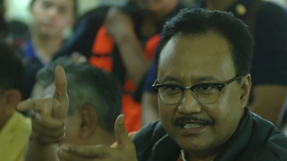 Gus Ipul-Puti Guntur Mendaftar ke KPU Jatim, 3 Jam Sebelum Ditutup