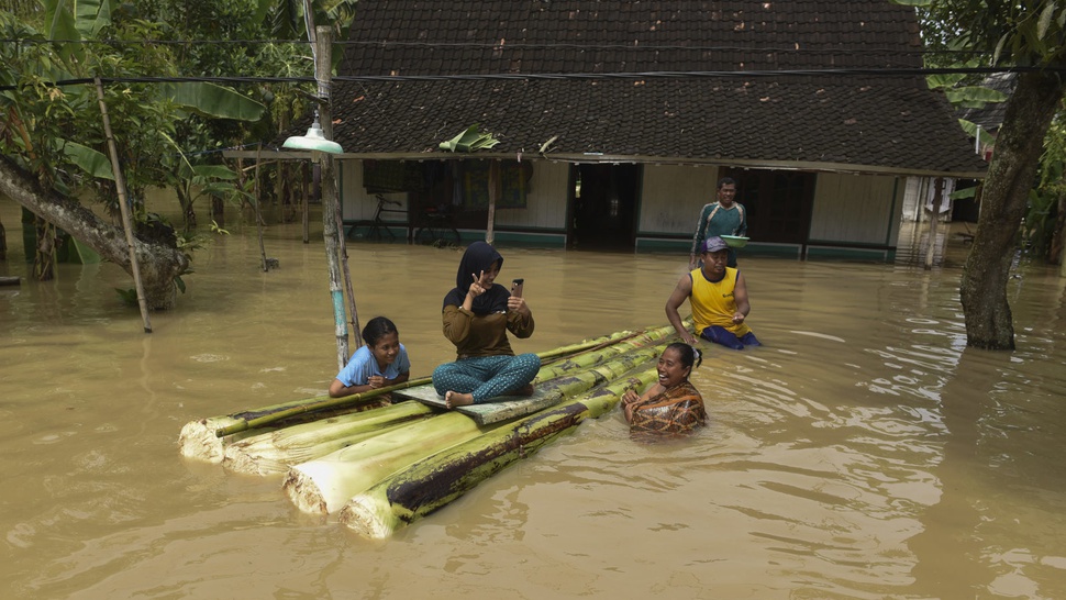 2016/12/02/TIRTOID-antarafoto-banjir-bojonegoro-021216-zk-7.JPG